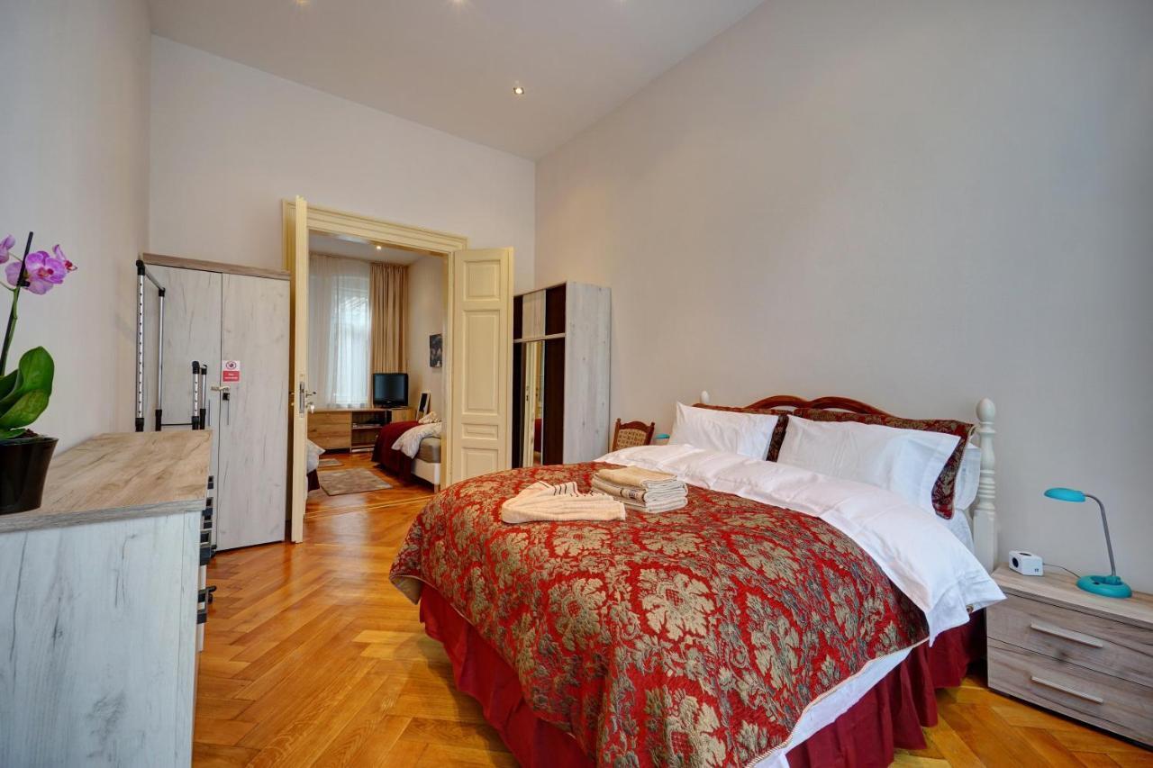 Casa De Vis, Brasov Old City Centre Apartment Exterior foto